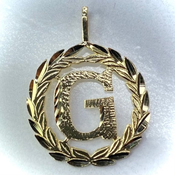 14K Yellow Gold Initial Wreath Pendant "G"